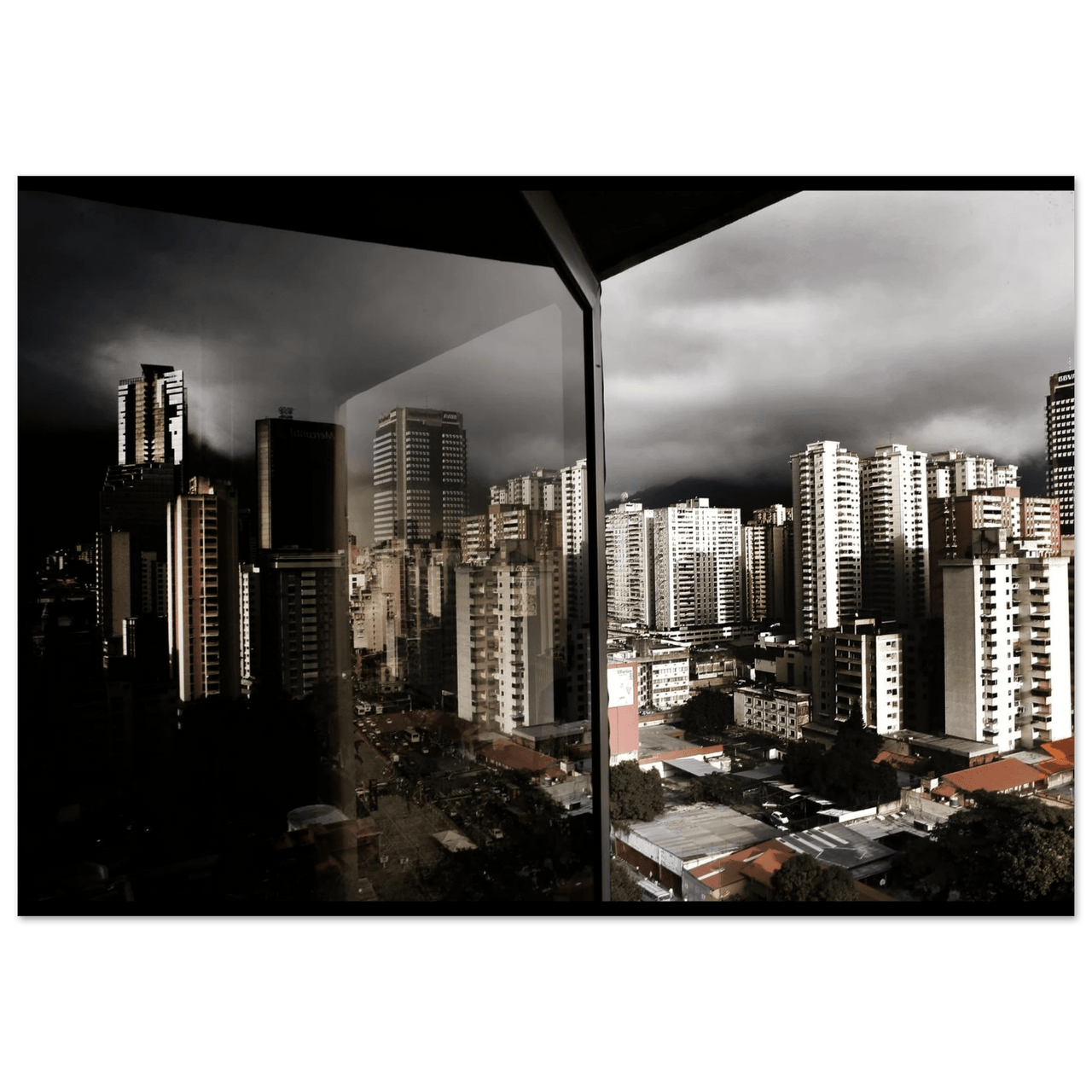 Caracas sotto il Cielo Nero - Micol Art Gallery